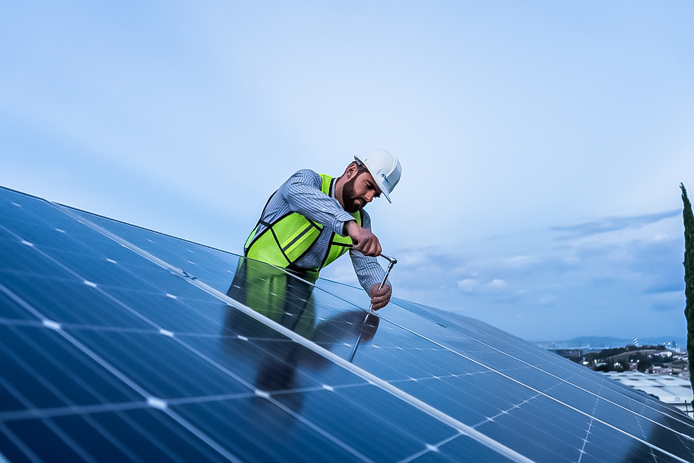 Engineer,Installing,And,Giving,Maintenance,To,Solar,Panels,,Concept,Of